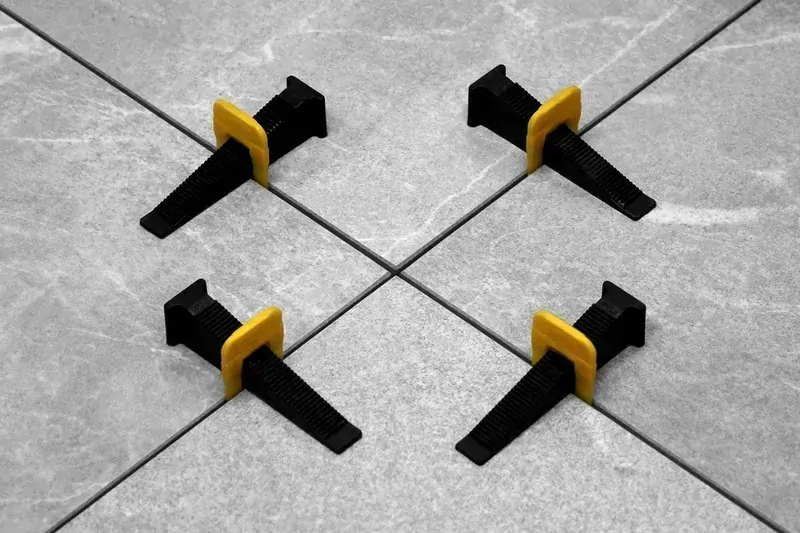 Spony 1 mm pro systém vyrovnávání dlaždic LEVELIZE (100 ks)