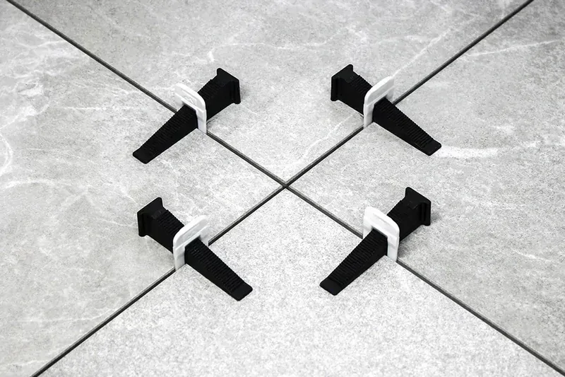 Spony 1,4 mm pro systém vyrovnávání dlaždic LEVELIZE (100 ks)