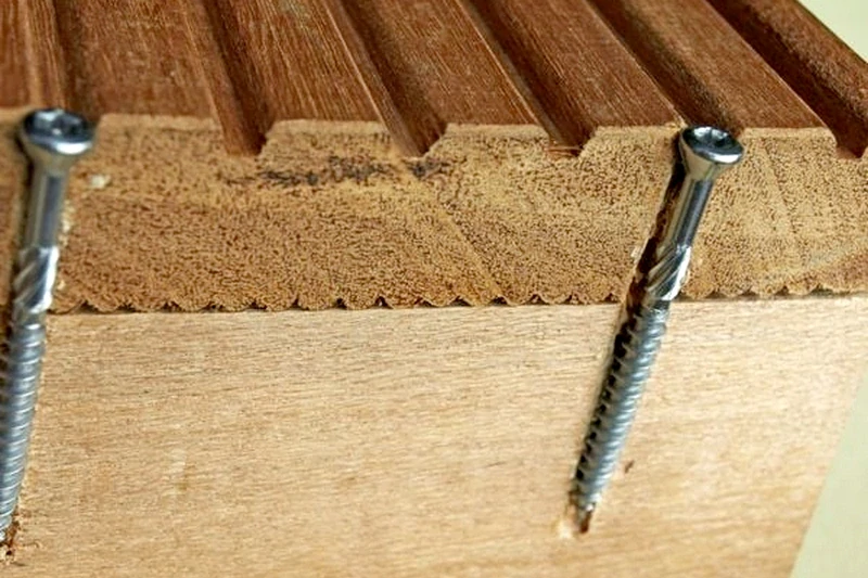 Terasový vrut 4x30 TORX T15 nerez C2 s redukovanou hlavou (200 ks/bal + BIT)