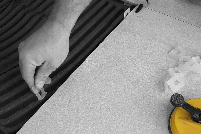 Spony 0,5 mm pro systém vyrovnávání dlaždic LEVELIZE (100 ks)