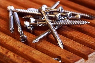 Terasový vrut 4,5x70 TORX T20 nerez C2 s redukovanou hlavou (200 ks/bal + BIT)